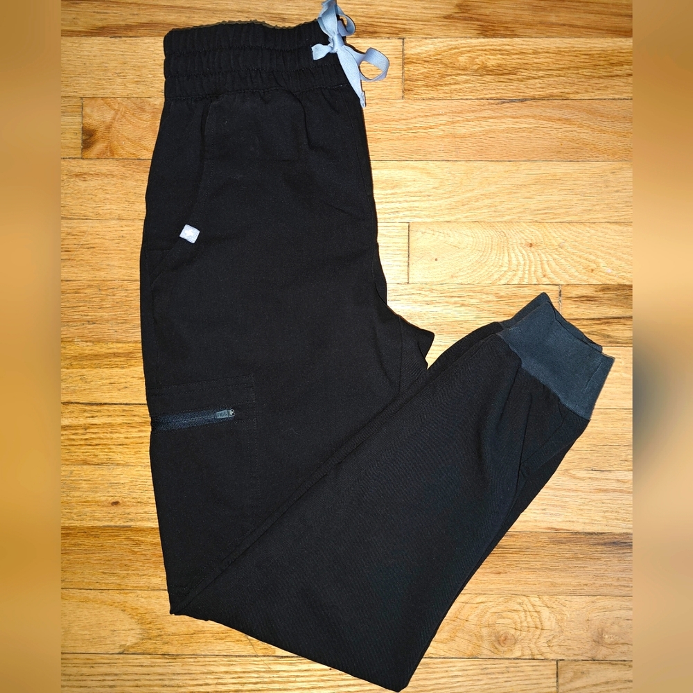 21 pocket slim Figs scrub pants